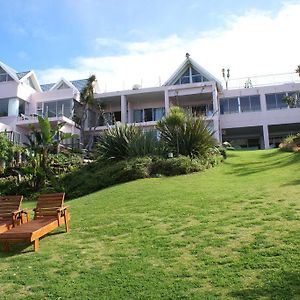 The Pink Lodge On The Beach